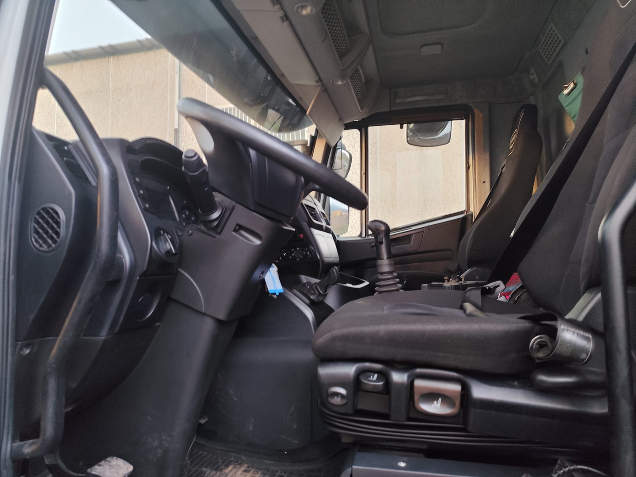 Kamion-šasija IVECO STRALIS AD 260S31 XP: slika Kamion-šasija IVECO STRALIS AD 260S31 XP