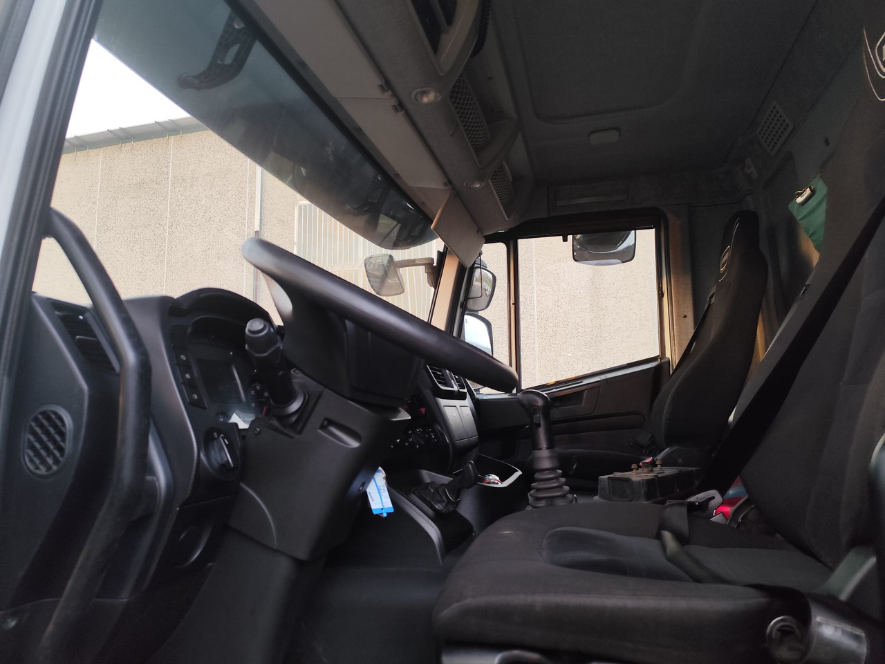 Kamion-šasija IVECO STRALIS AD 260S31 XP: slika Kamion-šasija IVECO STRALIS AD 260S31 XP