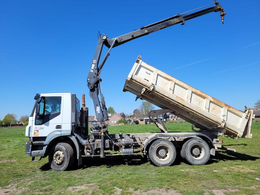 Kamion s kranom IVECO TRAKKER 260T36: slika Kamion s kranom IVECO TRAKKER 260T36