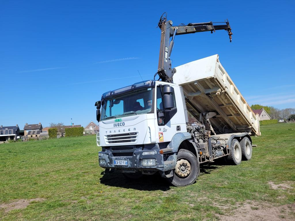 Kamion s kranom IVECO TRAKKER 260T36: slika Kamion s kranom IVECO TRAKKER 260T36