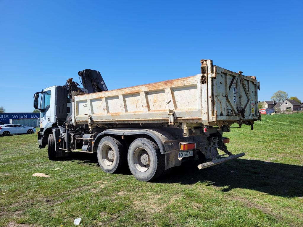 Kamion s kranom IVECO TRAKKER 260T36: slika Kamion s kranom IVECO TRAKKER 260T36