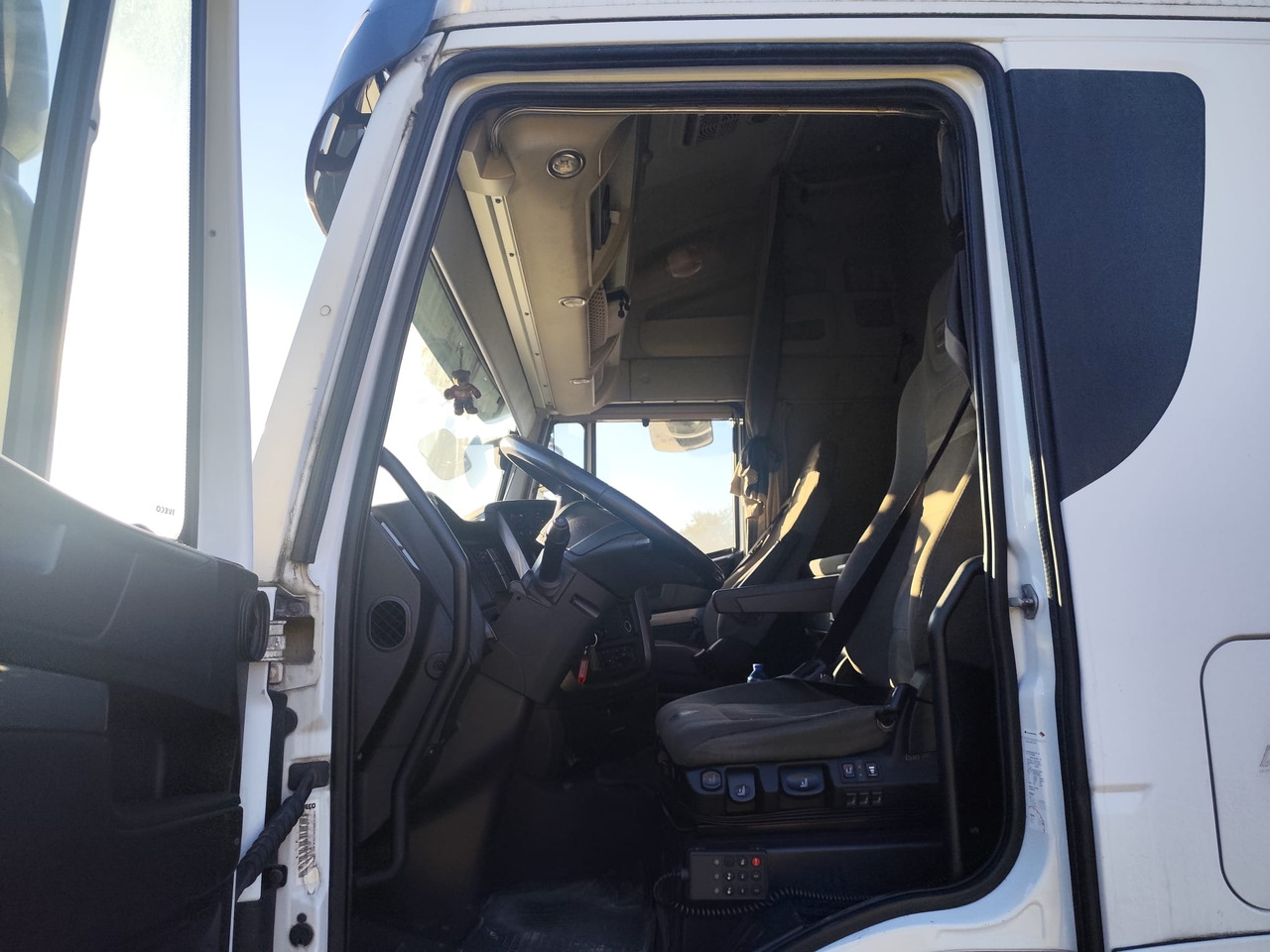 STRALIS 260S42 - Kamion s ceradom: slika STRALIS 260S42 - Kamion s ceradom STRALIS 260S42 - Kamion s ceradom: slika STRALIS 260S42 - Kamion s ceradom