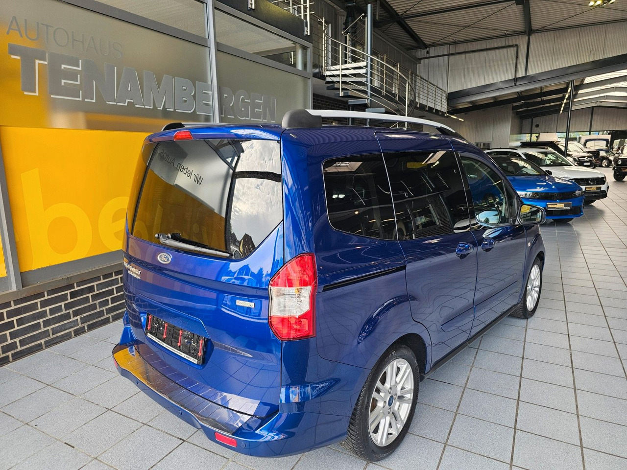 Ford Tourneo Courier Titanium behzb. Windschutzschei - Putnički kombi: slika Ford Tourneo Courier Titanium behzb. Windschutzschei - Putnički kombi Ford Tourneo Courier Titanium behzb. Windschutzschei - Putnički kombi: slika Ford Tourneo Courier Titanium behzb. Windschutzschei - Putnički kombi
