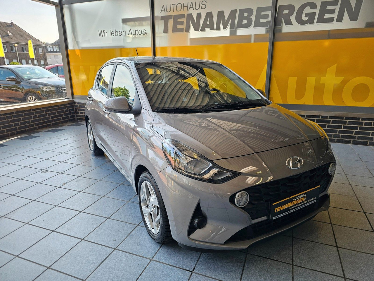 Hyundai i10 Trend AUTOMATIK SHZ PDC LenkrHzg DAB Spurhal - Automobil: slika Hyundai i10 Trend AUTOMATIK SHZ PDC LenkrHzg DAB Spurhal - Automobil Hyundai i10 Trend AUTOMATIK SHZ PDC LenkrHzg DAB Spurhal - Automobil: slika Hyundai i10 Trend AUTOMATIK SHZ PDC LenkrHzg DAB Spurhal - Automobil