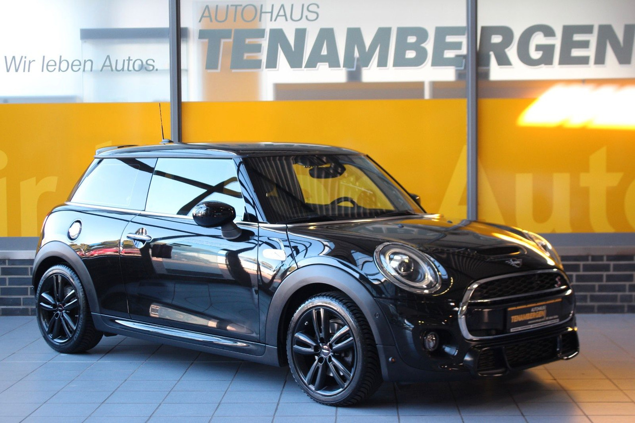 MINI Cooper S 3 trg. Pepper JCW LED H&K - Limuzina: slika MINI Cooper S 3 trg. Pepper JCW LED H&K - Limuzina MINI Cooper S 3 trg. Pepper JCW LED H&K - Limuzina: slika MINI Cooper S 3 trg. Pepper JCW LED H&K - Limuzina