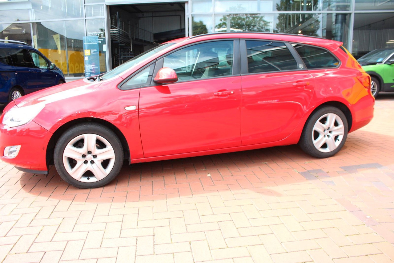 Opel Astra J Sports Tourer Design Edition - Karavan: slika Opel Astra J Sports Tourer Design Edition - Karavan Opel Astra J Sports Tourer Design Edition - Karavan: slika Opel Astra J Sports Tourer Design Edition - Karavan