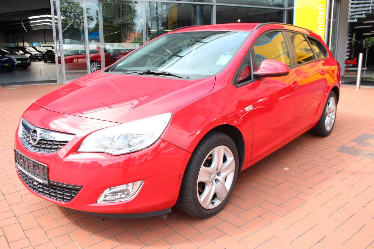 Opel Astra J Sports Tourer Design Edition - Karavan: slika Opel Astra J Sports Tourer Design Edition - Karavan Opel Astra J Sports Tourer Design Edition - Karavan: slika Opel Astra J Sports Tourer Design Edition - Karavan