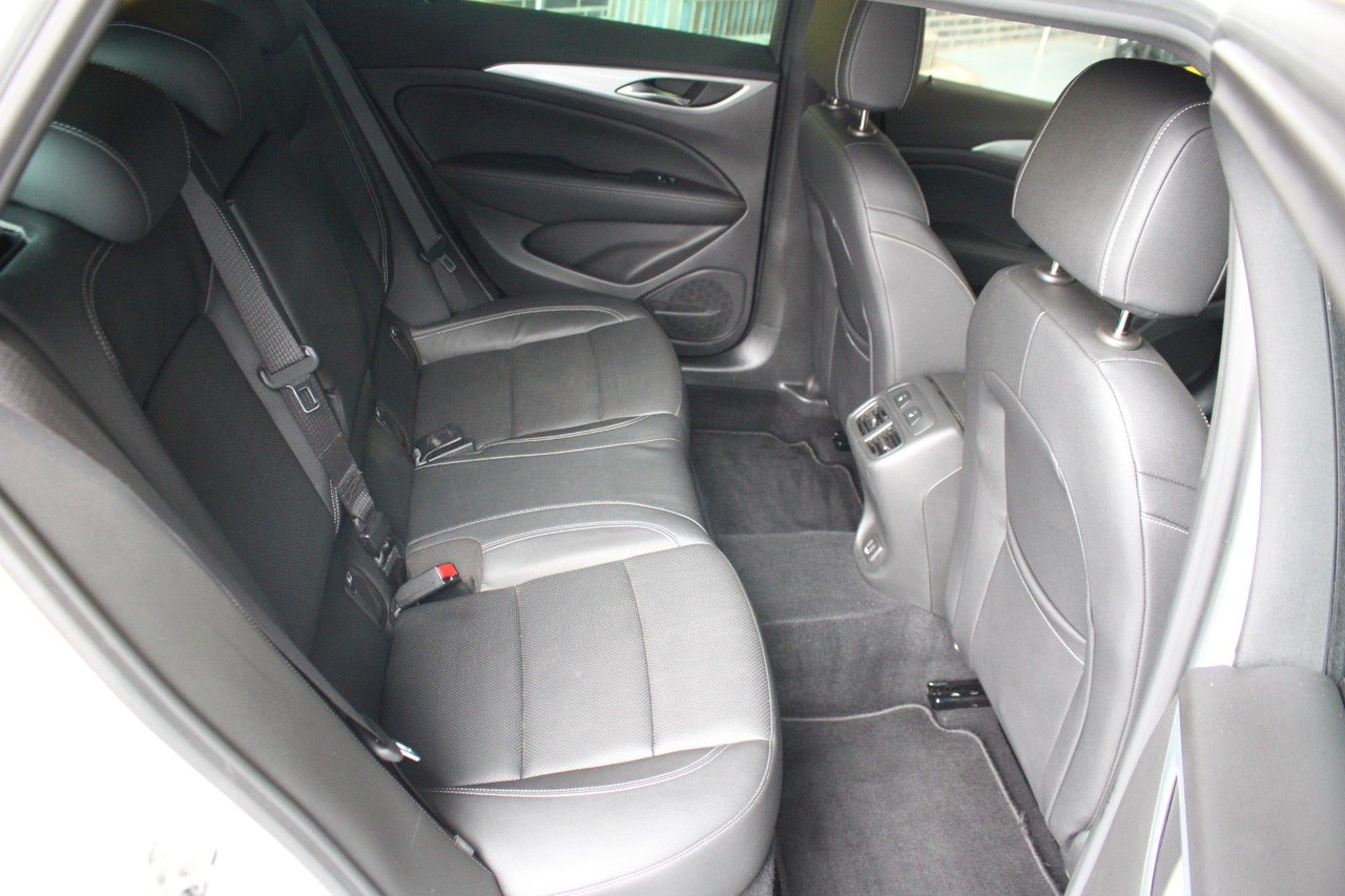 Karavan Opel Insignia B ST 4x4 Leder Massage Bose Matrix AHK: slika Karavan Opel Insignia B ST 4x4 Leder Massage Bose Matrix AHK