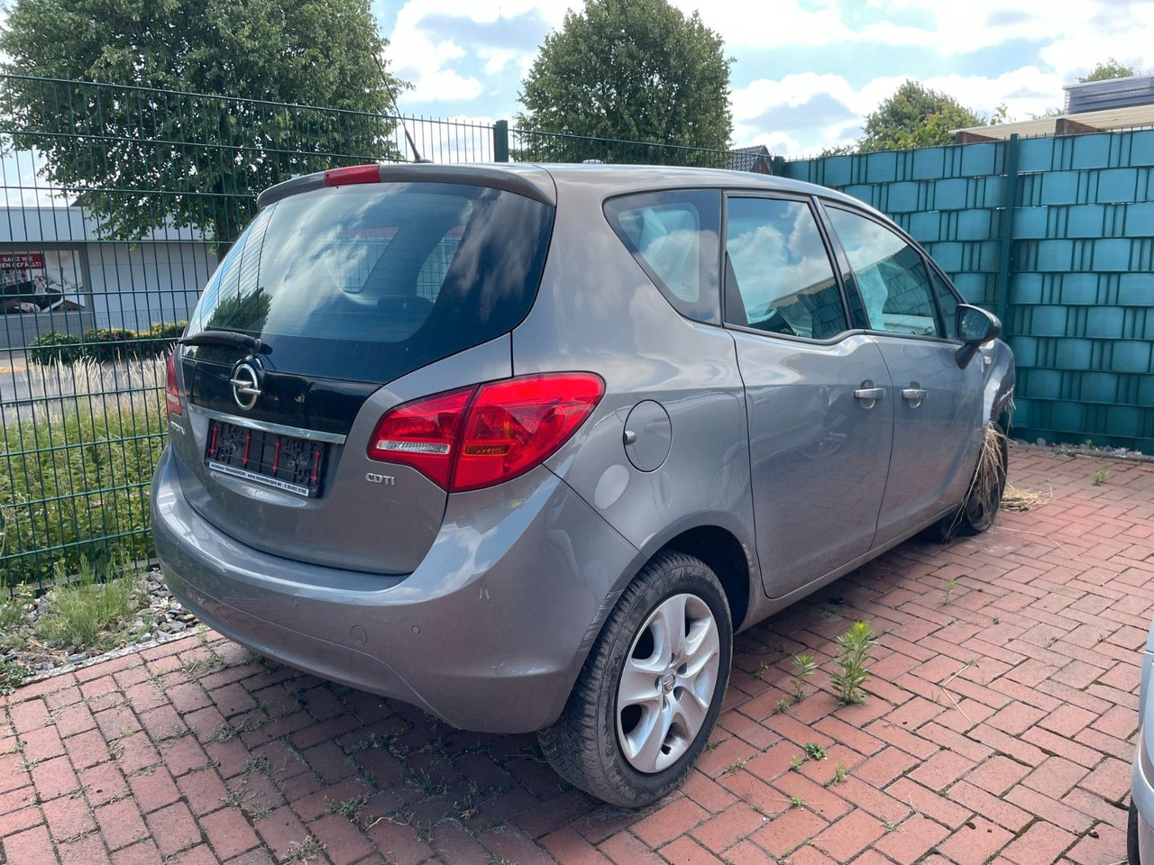 Opel Meriva B Edition - Putnički kombi: slika Opel Meriva B Edition - Putnički kombi Opel Meriva B Edition - Putnički kombi: slika Opel Meriva B Edition - Putnički kombi