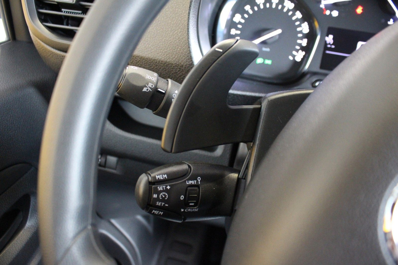 Mali kombi Opel Vivaro Kasten Edition L Automatik DAB AHK: slika Mali kombi Opel Vivaro Kasten Edition L Automatik DAB AHK