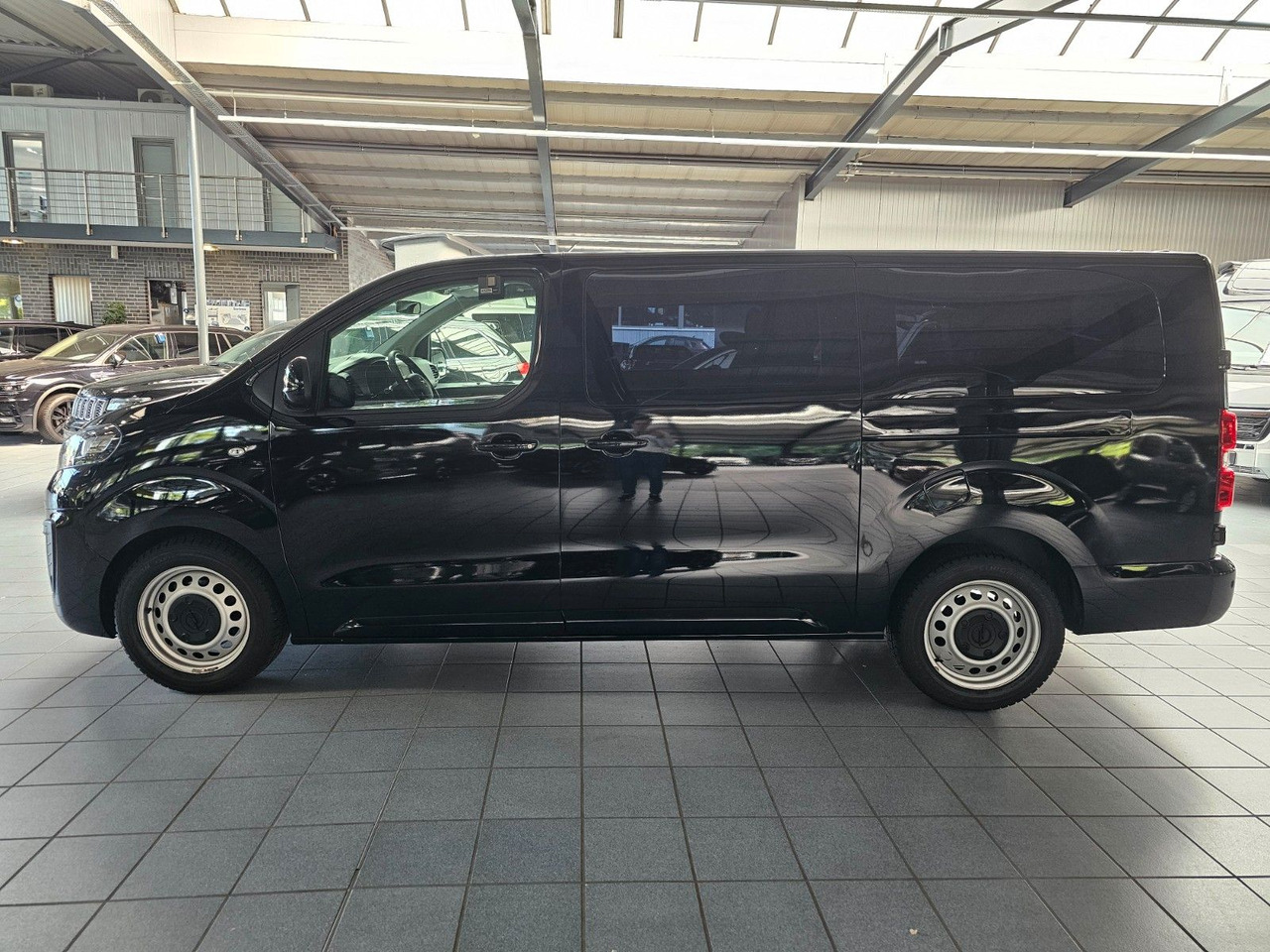 Opel Vivaro Kasten FlexSpace L DoKa Navi CarPlay DAB - Mali kombi, Dostavno vozilo s dvostrukom kabinom: slika Opel Vivaro Kasten FlexSpace L DoKa Navi CarPlay DAB - Mali kombi, Dostavno vozilo s dvostrukom kabinom Opel Vivaro Kasten FlexSpace L DoKa Navi CarPlay DAB - Mali kombi, Dostavno vozilo s dvostrukom kabinom: slika Opel Vivaro Kasten FlexSpace L DoKa Navi CarPlay DAB - Mali kombi, Dostavno vozilo s dvostrukom kabinom