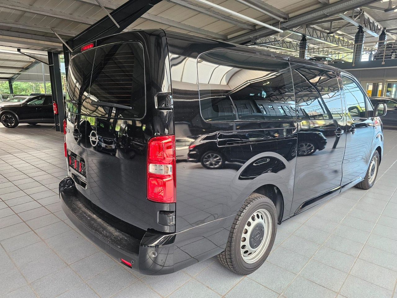 Opel Vivaro Kasten FlexSpace L DoKa Navi CarPlay DAB - Mali kombi, Dostavno vozilo s dvostrukom kabinom: slika Opel Vivaro Kasten FlexSpace L DoKa Navi CarPlay DAB - Mali kombi, Dostavno vozilo s dvostrukom kabinom Opel Vivaro Kasten FlexSpace L DoKa Navi CarPlay DAB - Mali kombi, Dostavno vozilo s dvostrukom kabinom: slika Opel Vivaro Kasten FlexSpace L DoKa Navi CarPlay DAB - Mali kombi, Dostavno vozilo s dvostrukom kabinom