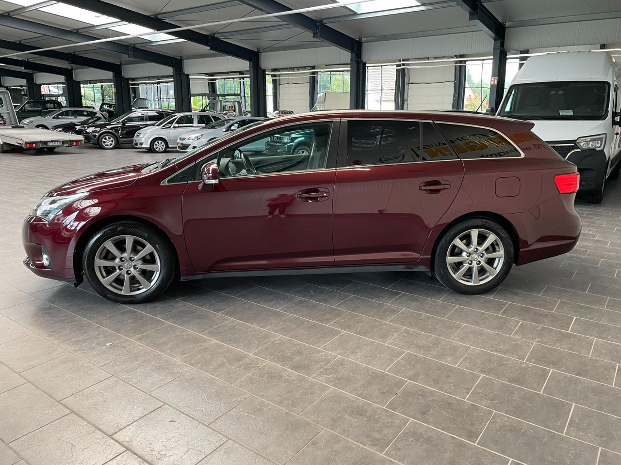 Toyota Avensis Kombi Executive AHK/ 8-Fach Bereift - Karavan: slika Toyota Avensis Kombi Executive AHK/ 8-Fach Bereift - Karavan Toyota Avensis Kombi Executive AHK/ 8-Fach Bereift - Karavan: slika Toyota Avensis Kombi Executive AHK/ 8-Fach Bereift - Karavan