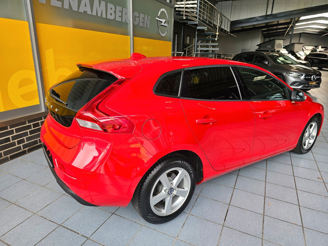 Volvo V40 You! Xenon Sitzheizung Freisprecheinrichtung - Limuzina: slika Volvo V40 You! Xenon Sitzheizung Freisprecheinrichtung - Limuzina Volvo V40 You! Xenon Sitzheizung Freisprecheinrichtung - Limuzina: slika Volvo V40 You! Xenon Sitzheizung Freisprecheinrichtung - Limuzina