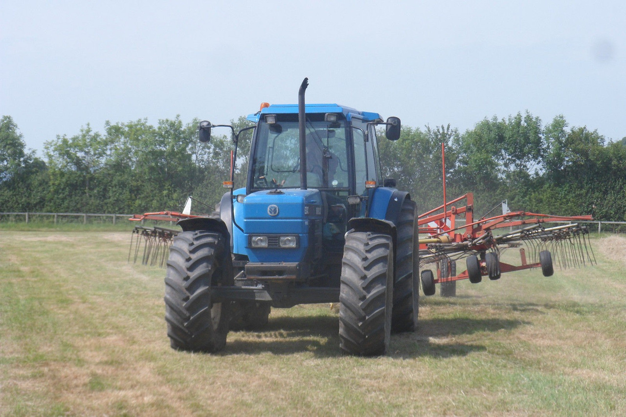 NEW HOLLAND 8340 - Traktor: slika NEW HOLLAND 8340 - Traktor NEW HOLLAND 8340 - Traktor: slika NEW HOLLAND 8340 - Traktor