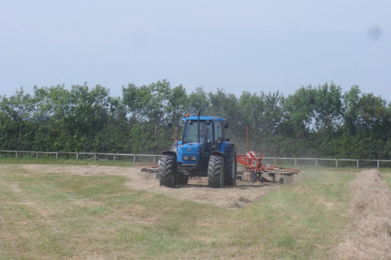 NEW HOLLAND 8340 - Traktor: slika NEW HOLLAND 8340 - Traktor NEW HOLLAND 8340 - Traktor: slika NEW HOLLAND 8340 - Traktor