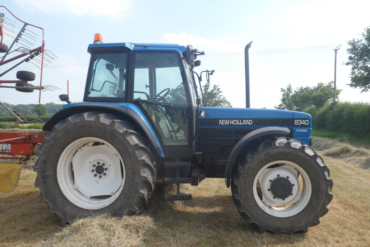 NEW HOLLAND 8340 - Traktor: slika NEW HOLLAND 8340 - Traktor NEW HOLLAND 8340 - Traktor: slika NEW HOLLAND 8340 - Traktor
