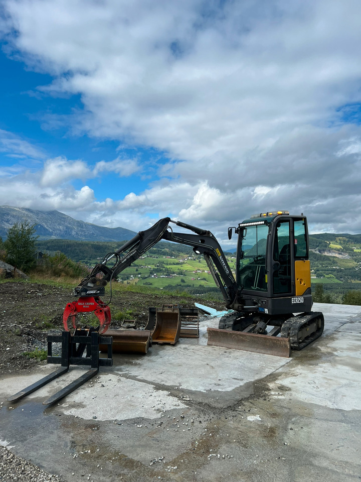 Volvo ECR25D - Bager: slika Volvo ECR25D - Bager Volvo ECR25D - Bager: slika Volvo ECR25D - Bager
