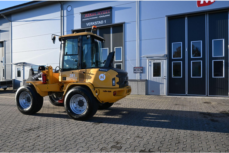 Volvo L30G - Utovarivač na kotačima: slika Volvo L30G - Utovarivač na kotačima Volvo L30G - Utovarivač na kotačima: slika Volvo L30G - Utovarivač na kotačima