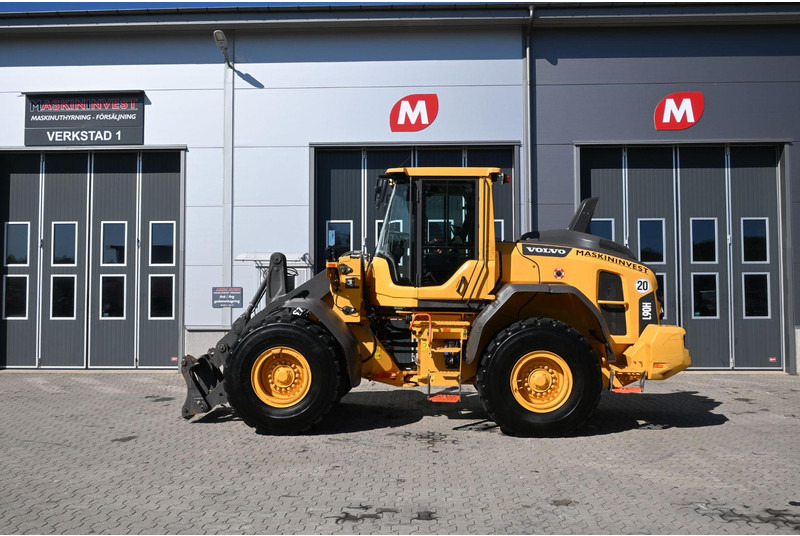 Volvo L90H - Utovarivač na kotačima: slika Volvo L90H - Utovarivač na kotačima Volvo L90H - Utovarivač na kotačima: slika Volvo L90H - Utovarivač na kotačima