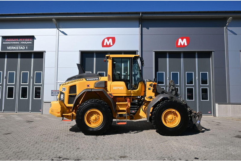 Volvo L90H - Utovarivač na kotačima: slika Volvo L90H - Utovarivač na kotačima Volvo L90H - Utovarivač na kotačima: slika Volvo L90H - Utovarivač na kotačima