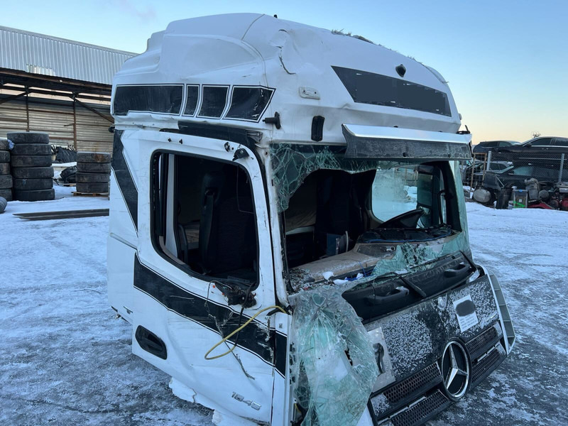 Mercedes-Benz Actros MP4 - Kabina i unutrašnjost: slika Mercedes-Benz Actros MP4 - Kabina i unutrašnjost Mercedes-Benz Actros MP4 - Kabina i unutrašnjost: slika Mercedes-Benz Actros MP4 - Kabina i unutrašnjost