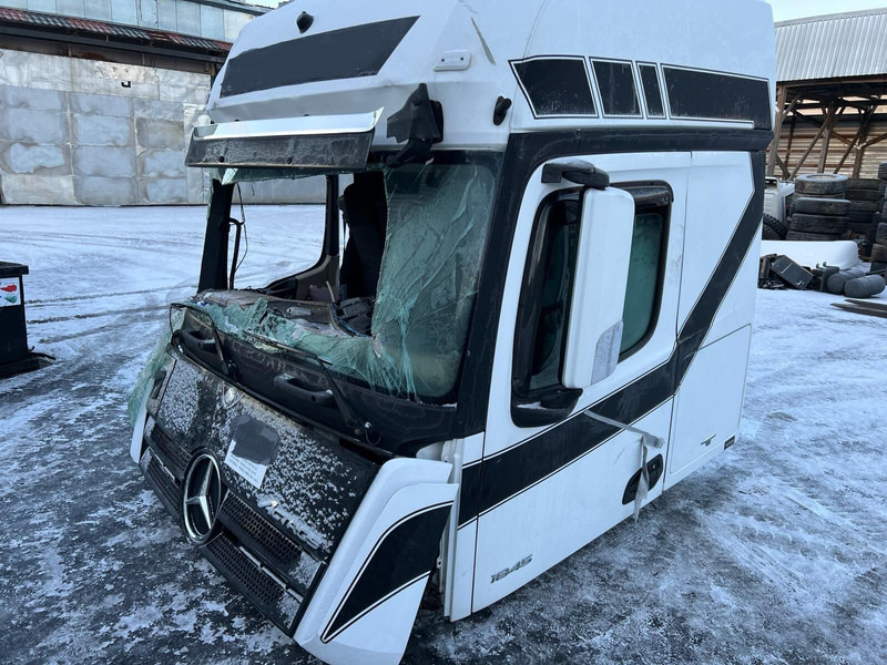 Mercedes-Benz Actros MP4 - Kabina i unutrašnjost: slika Mercedes-Benz Actros MP4 - Kabina i unutrašnjost Mercedes-Benz Actros MP4 - Kabina i unutrašnjost: slika Mercedes-Benz Actros MP4 - Kabina i unutrašnjost