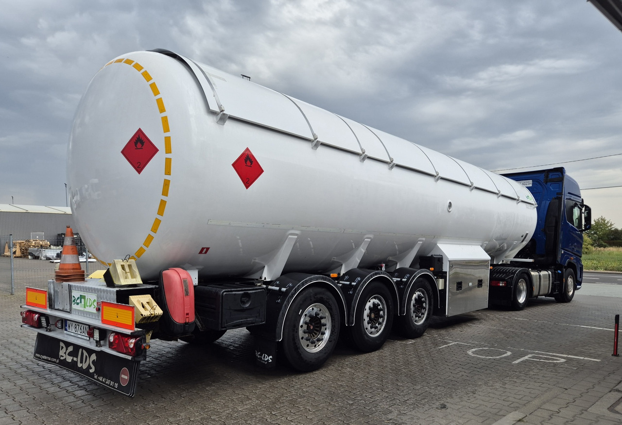 BC-LDS EMERSON/ propane/ butane/ lpg/ gpl - Poluprikolica cisterna: slika BC-LDS EMERSON/ propane/ butane/ lpg/ gpl - Poluprikolica cisterna BC-LDS EMERSON/ propane/ butane/ lpg/ gpl - Poluprikolica cisterna: slika BC-LDS EMERSON/ propane/ butane/ lpg/ gpl - Poluprikolica cisterna