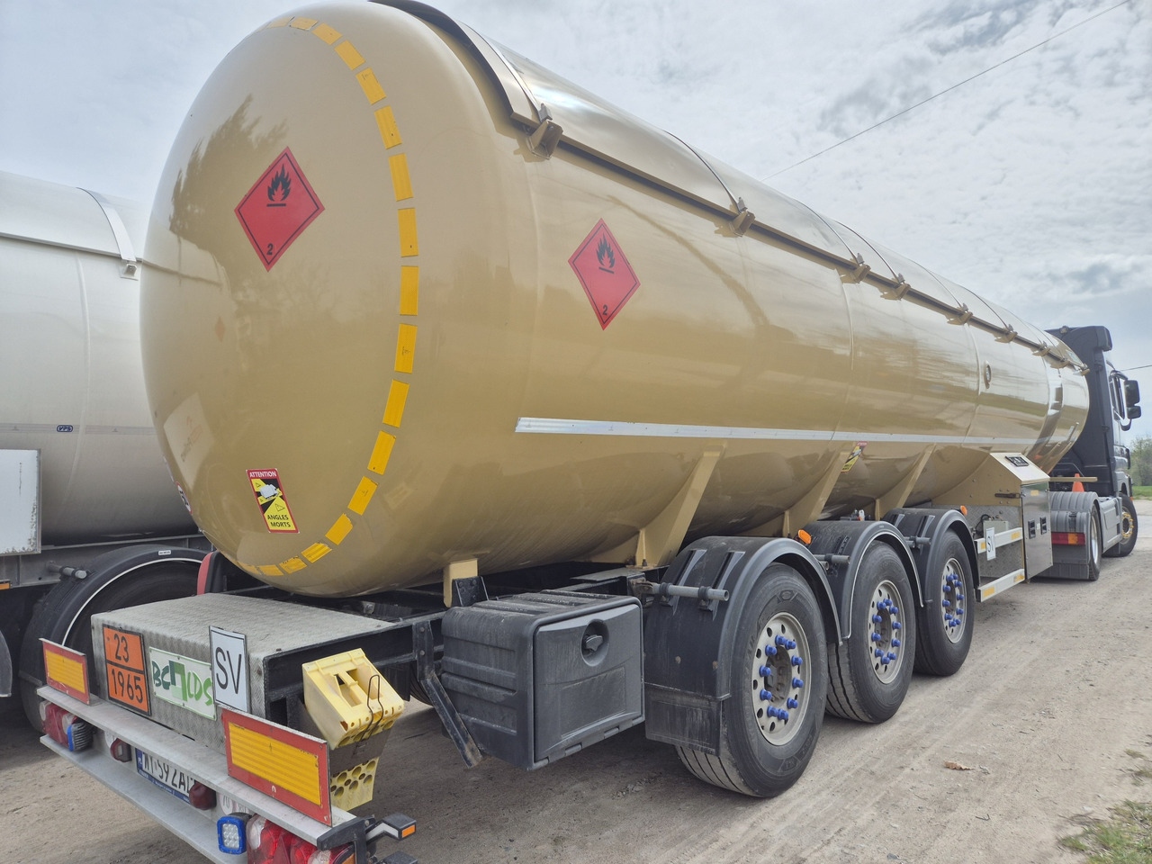 BC-LDS NCG-50 /LPG/ GPL/ PROPANE/ Mercedes axels - Poluprikolica cisterna: slika BC-LDS NCG-50 /LPG/ GPL/ PROPANE/ Mercedes axels - Poluprikolica cisterna BC-LDS NCG-50 /LPG/ GPL/ PROPANE/ Mercedes axels - Poluprikolica cisterna: slika BC-LDS NCG-50 /LPG/ GPL/ PROPANE/ Mercedes axels - Poluprikolica cisterna