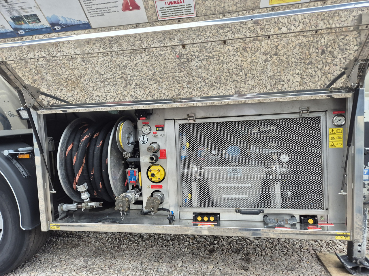 VPS CN50/ EMERSON F200/ PROPANE/ LPG - Poluprikolica cisterna: slika VPS CN50/ EMERSON F200/ PROPANE/ LPG - Poluprikolica cisterna VPS CN50/ EMERSON F200/ PROPANE/ LPG - Poluprikolica cisterna: slika VPS CN50/ EMERSON F200/ PROPANE/ LPG - Poluprikolica cisterna