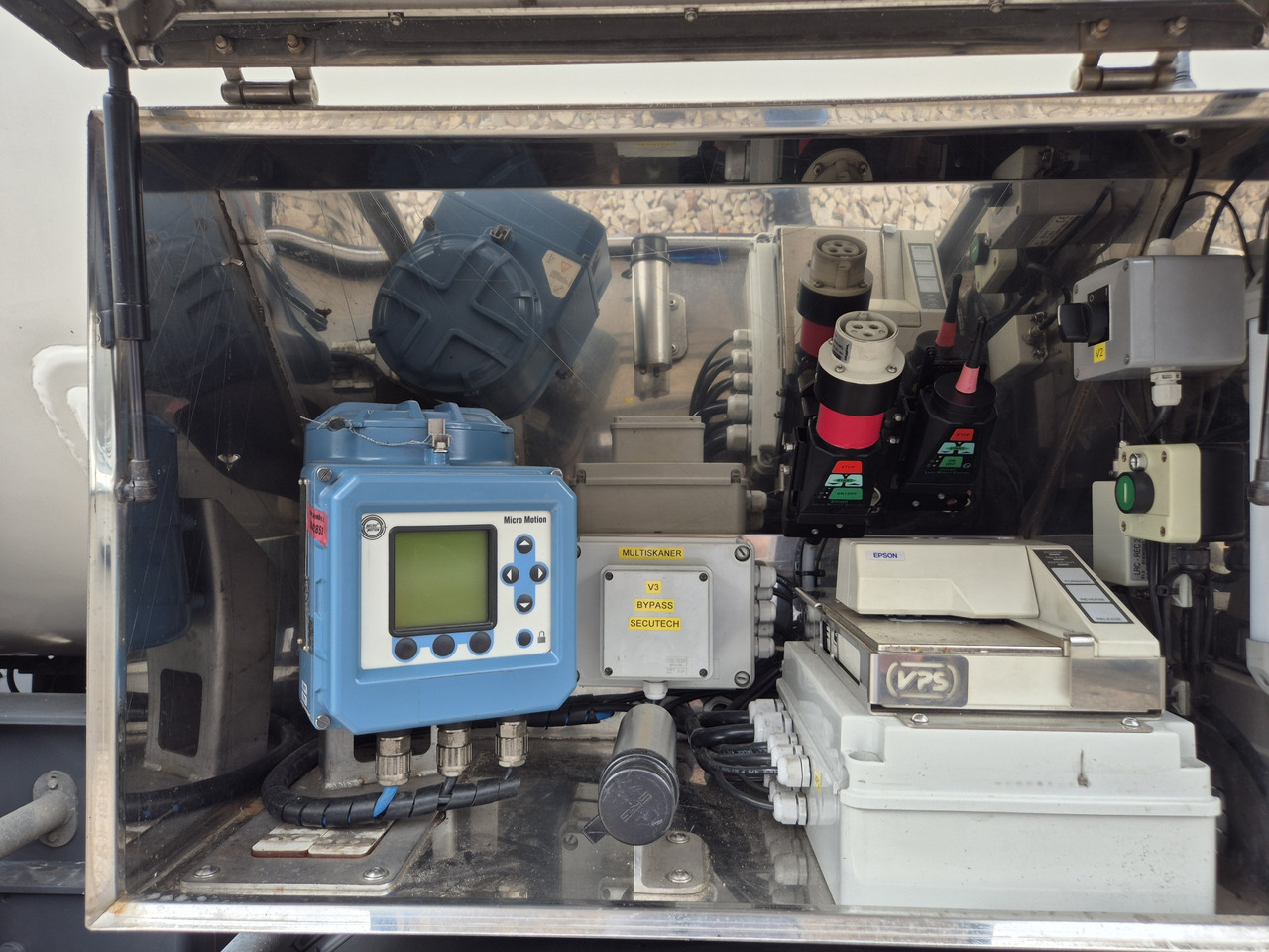 VPS CN50/ EMERSON F200/ PROPANE/ LPG - Poluprikolica cisterna: slika VPS CN50/ EMERSON F200/ PROPANE/ LPG - Poluprikolica cisterna VPS CN50/ EMERSON F200/ PROPANE/ LPG - Poluprikolica cisterna: slika VPS CN50/ EMERSON F200/ PROPANE/ LPG - Poluprikolica cisterna