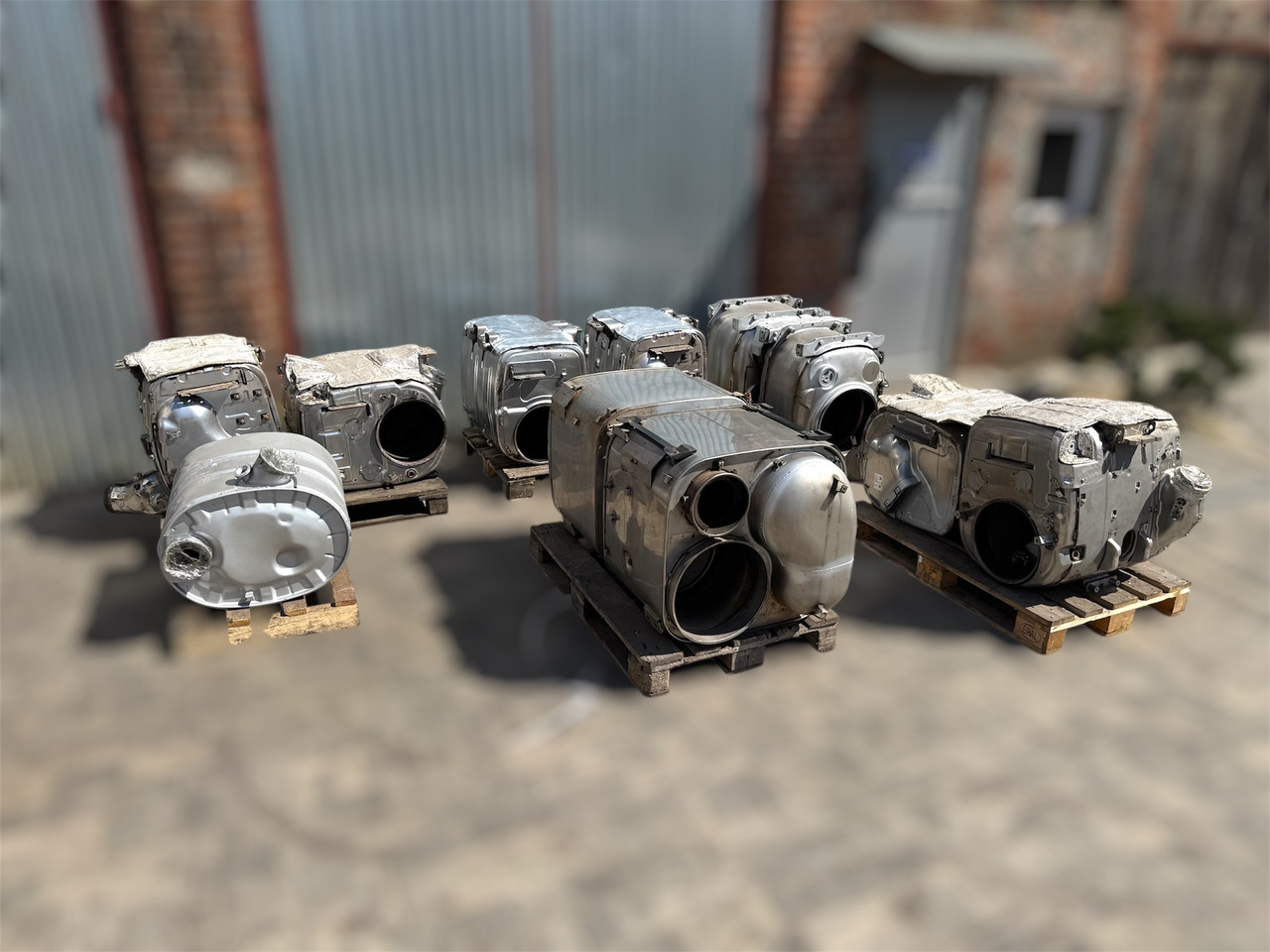 Catalyst exhaust SCR DPF DOC DAF MAN VOLVO SCANIA RENAULT XF 106 XG XG+ TGX TGS FH13 - Katalizator: slika Catalyst exhaust SCR DPF DOC DAF MAN VOLVO SCANIA RENAULT XF 106 XG XG+ TGX TGS FH13 - Katalizator Catalyst exhaust SCR DPF DOC DAF MAN VOLVO SCANIA RENAULT XF 106 XG XG+ TGX TGS FH13 - Katalizator: slika Catalyst exhaust SCR DPF DOC DAF MAN VOLVO SCANIA RENAULT XF 106 XG XG+ TGX TGS FH13 - Katalizator
