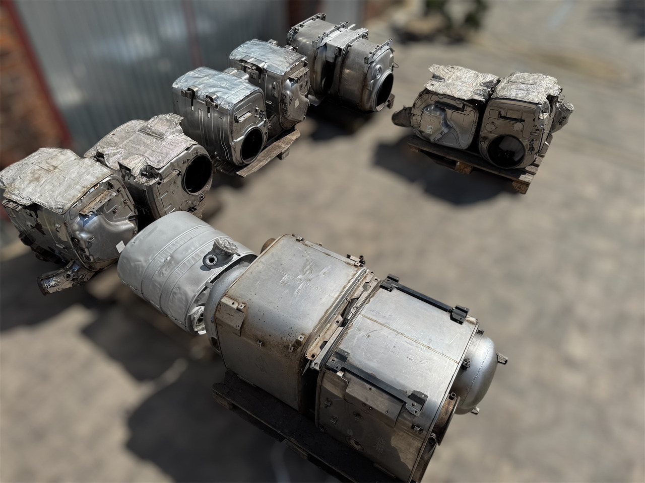 Catalyst exhaust SCR DPF DOC DAF MAN VOLVO SCANIA RENAULT XF 106 XG XG+ TGX TGS FH13 - Katalizator: slika Catalyst exhaust SCR DPF DOC DAF MAN VOLVO SCANIA RENAULT XF 106 XG XG+ TGX TGS FH13 - Katalizator Catalyst exhaust SCR DPF DOC DAF MAN VOLVO SCANIA RENAULT XF 106 XG XG+ TGX TGS FH13 - Katalizator: slika Catalyst exhaust SCR DPF DOC DAF MAN VOLVO SCANIA RENAULT XF 106 XG XG+ TGX TGS FH13 - Katalizator