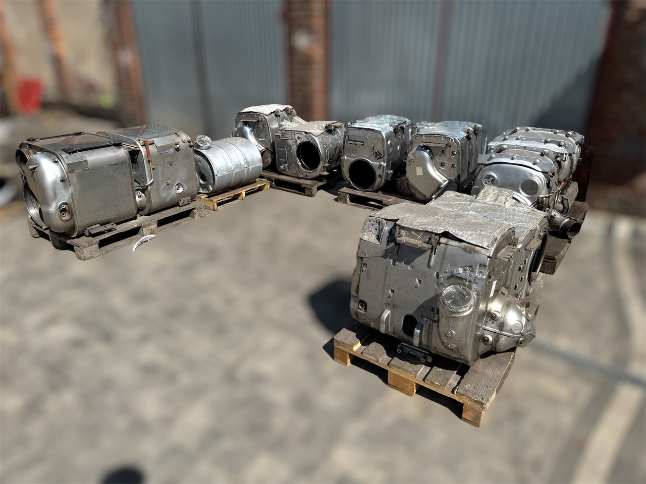 Catalyst exhaust SCR DPF DOC DAF MAN VOLVO SCANIA RENAULT XF 106 XG XG+ TGX TGS FH13 - Katalizator: slika Catalyst exhaust SCR DPF DOC DAF MAN VOLVO SCANIA RENAULT XF 106 XG XG+ TGX TGS FH13 - Katalizator Catalyst exhaust SCR DPF DOC DAF MAN VOLVO SCANIA RENAULT XF 106 XG XG+ TGX TGS FH13 - Katalizator: slika Catalyst exhaust SCR DPF DOC DAF MAN VOLVO SCANIA RENAULT XF 106 XG XG+ TGX TGS FH13 - Katalizator