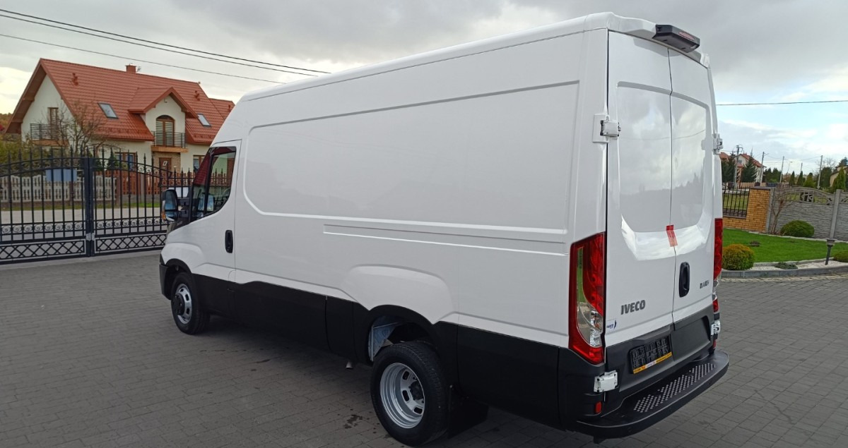 Iveco Daily 35C13 Blaszak L3H2 na bliźniakach VAT 23 - Furgon: slika Iveco Daily 35C13 Blaszak L3H2 na bliźniakach VAT 23 - Furgon Iveco Daily 35C13 Blaszak L3H2 na bliźniakach VAT 23 - Furgon: slika Iveco Daily 35C13 Blaszak L3H2 na bliźniakach VAT 23 - Furgon