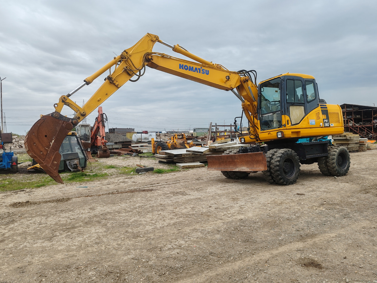 Komatsu PW140-7 - Bager na kotačima: slika Komatsu PW140-7 - Bager na kotačima Komatsu PW140-7 - Bager na kotačima: slika Komatsu PW140-7 - Bager na kotačima