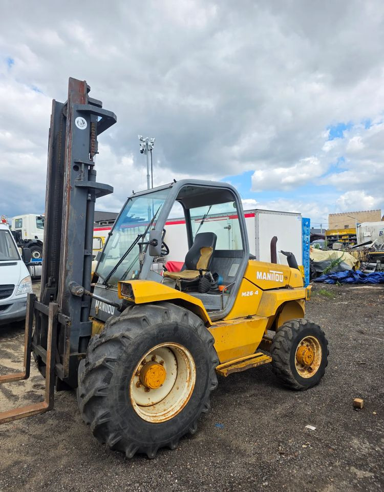 Manitou M26.4 Terenowy 4x4 5,5m - Viličar za teške terene: slika Manitou M26.4 Terenowy 4x4 5,5m - Viličar za teške terene Manitou M26.4 Terenowy 4x4 5,5m - Viličar za teške terene: slika Manitou M26.4 Terenowy 4x4 5,5m - Viličar za teške terene