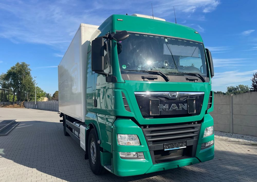 MAN TGX 18.420/ KONTENER 7,2m - Kamion sandučar: slika MAN TGX 18.420/ KONTENER 7,2m - Kamion sandučar MAN TGX 18.420/ KONTENER 7,2m - Kamion sandučar: slika MAN TGX 18.420/ KONTENER 7,2m - Kamion sandučar