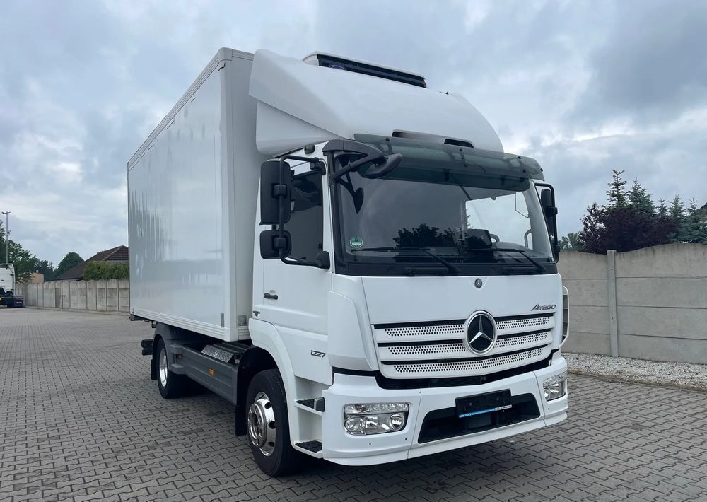 Mercedes-Benz ATEGO 1227 CHŁODNIA HAKOWA / HAKÓWKA - Kamion hladnjača: slika Mercedes-Benz ATEGO 1227 CHŁODNIA HAKOWA / HAKÓWKA - Kamion hladnjača Mercedes-Benz ATEGO 1227 CHŁODNIA HAKOWA / HAKÓWKA - Kamion hladnjača: slika Mercedes-Benz ATEGO 1227 CHŁODNIA HAKOWA / HAKÓWKA - Kamion hladnjača