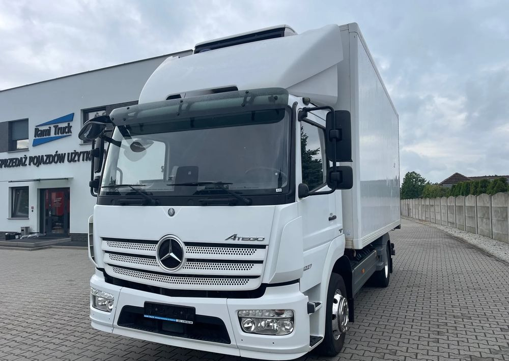 Mercedes-Benz ATEGO 1227 CHŁODNIA HAKOWA / HAKÓWKA - Kamion hladnjača: slika Mercedes-Benz ATEGO 1227 CHŁODNIA HAKOWA / HAKÓWKA - Kamion hladnjača Mercedes-Benz ATEGO 1227 CHŁODNIA HAKOWA / HAKÓWKA - Kamion hladnjača: slika Mercedes-Benz ATEGO 1227 CHŁODNIA HAKOWA / HAKÓWKA - Kamion hladnjača