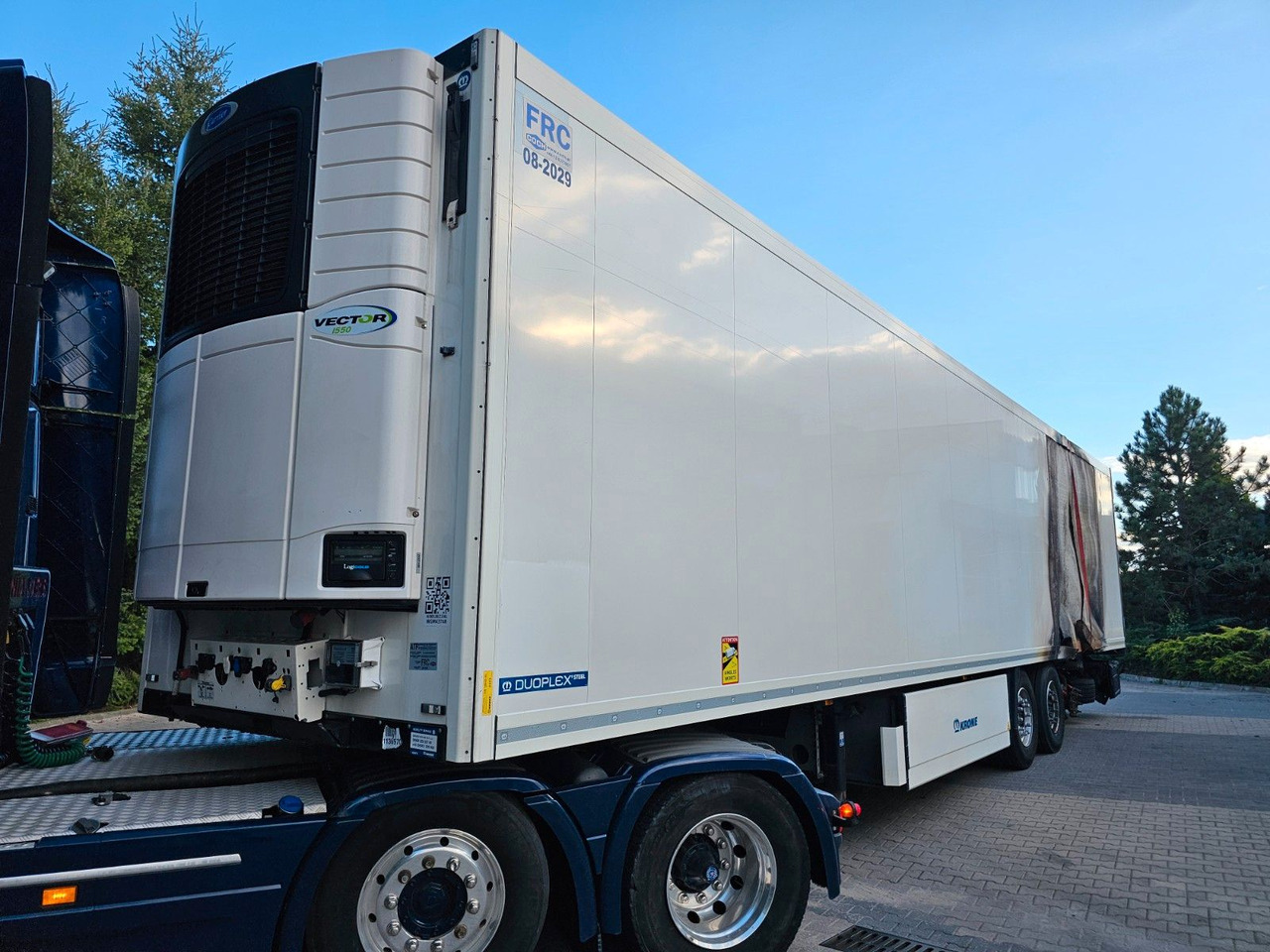 Krone SDR 27 39.0T CARRIER VECTOR 1550 Nur 1800mth - Poluprikolica hladnjača: slika Krone SDR 27 39.0T CARRIER VECTOR 1550 Nur 1800mth - Poluprikolica hladnjača Krone SDR 27 39.0T CARRIER VECTOR 1550 Nur 1800mth - Poluprikolica hladnjača: slika Krone SDR 27 39.0T CARRIER VECTOR 1550 Nur 1800mth - Poluprikolica hladnjača