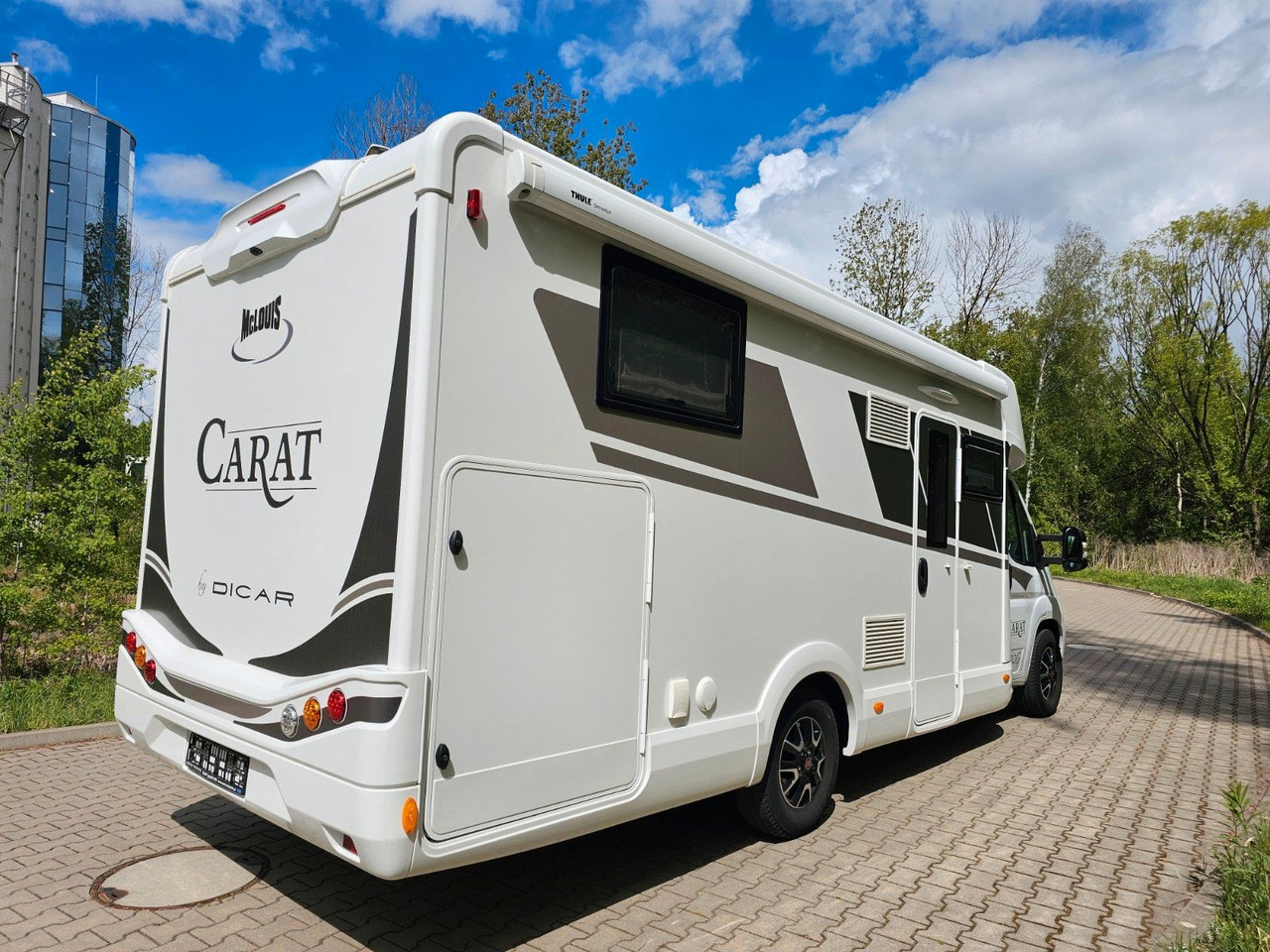 McLouis CARAT 470 4xBett Winter Volausstattung Leder - Poluintegrirani kamper: slika McLouis CARAT 470 4xBett Winter Volausstattung Leder - Poluintegrirani kamper McLouis CARAT 470 4xBett Winter Volausstattung Leder - Poluintegrirani kamper: slika McLouis CARAT 470 4xBett Winter Volausstattung Leder - Poluintegrirani kamper