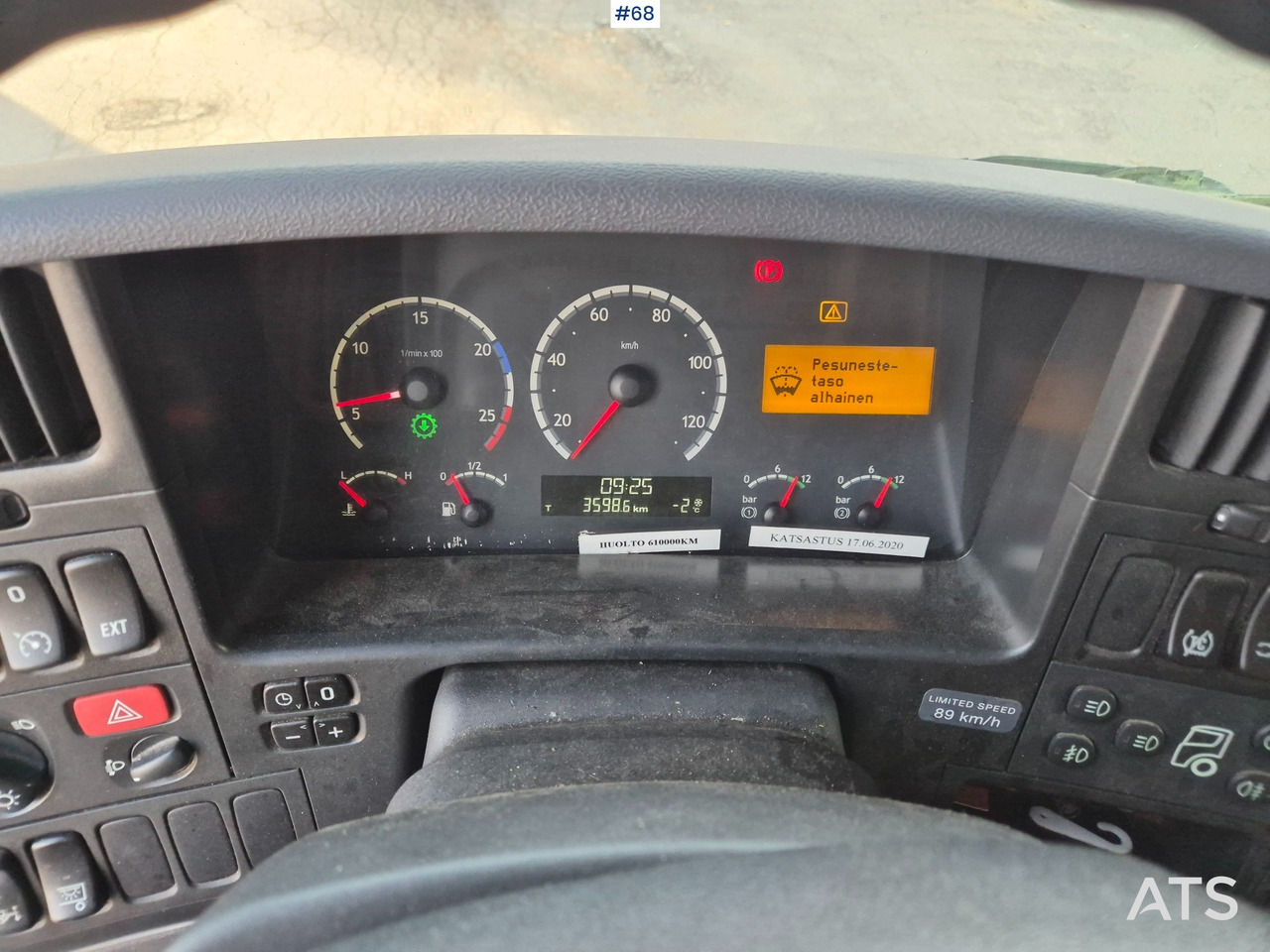 Kamion sandučar Scania P380 Umpikorinen: slika Kamion sandučar Scania P380 Umpikorinen