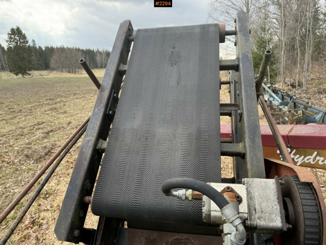 Oprema za prevrtanje sijena Claas Markant 60 square baler with thrower: slika Oprema za prevrtanje sijena Claas Markant 60 square baler with thrower