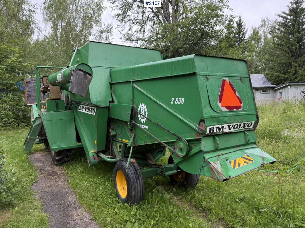 Combine harvester Volvo BM S830 with 2 cutting tables - Kombajn za žetvu: slika Combine harvester Volvo BM S830 with 2 cutting tables - Kombajn za žetvu Combine harvester Volvo BM S830 with 2 cutting tables - Kombajn za žetvu: slika Combine harvester Volvo BM S830 with 2 cutting tables - Kombajn za žetvu