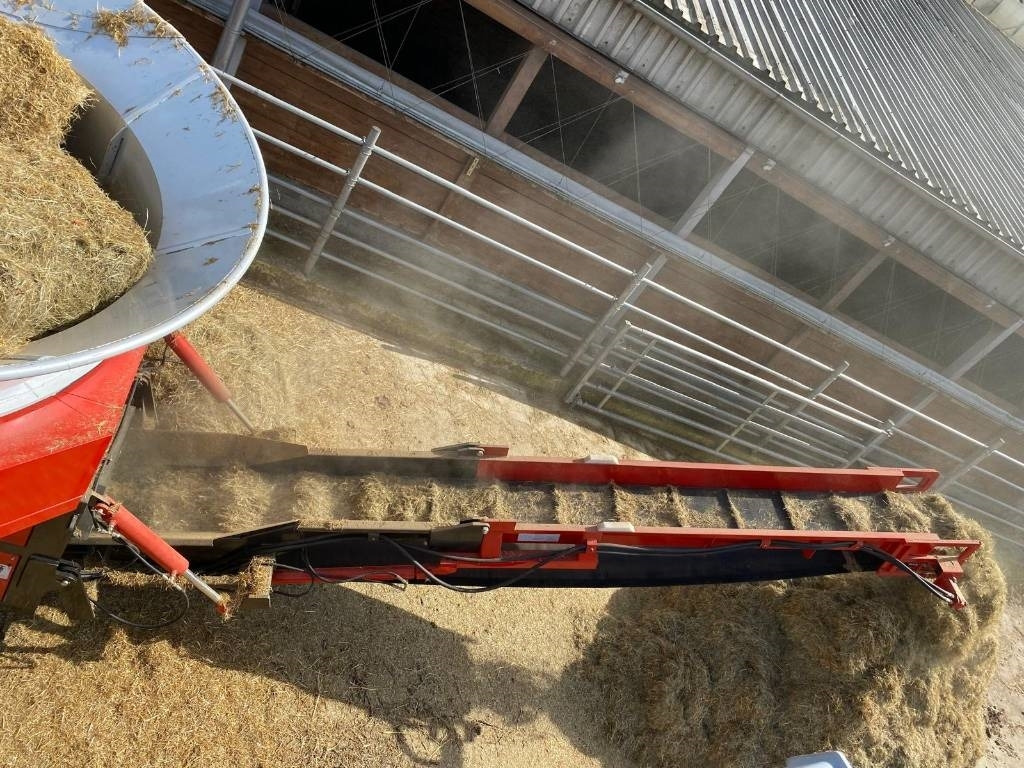 Novi Stroj za usitnjavanje slame Bizon B-1030: slika Novi Stroj za usitnjavanje slame Bizon B-1030