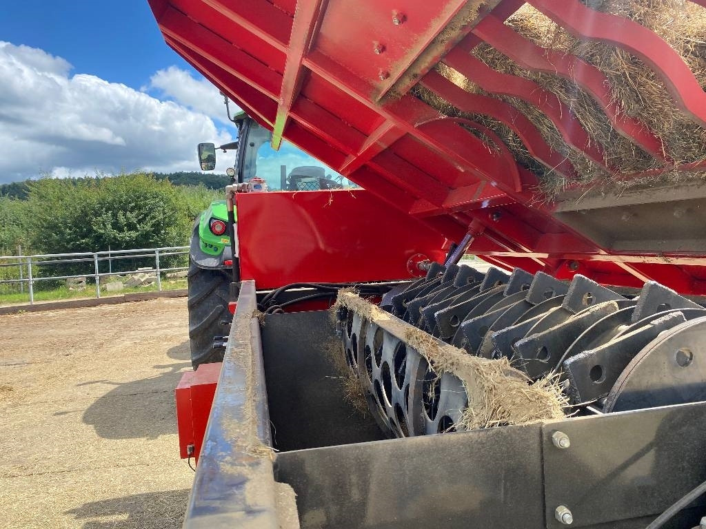 Novi Stroj za usitnjavanje slame Bizon B-1030: slika Novi Stroj za usitnjavanje slame Bizon B-1030