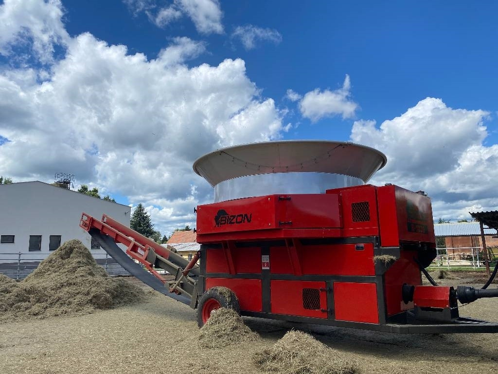 Novi Stroj za usitnjavanje slame Bizon B-1030: slika Novi Stroj za usitnjavanje slame Bizon B-1030