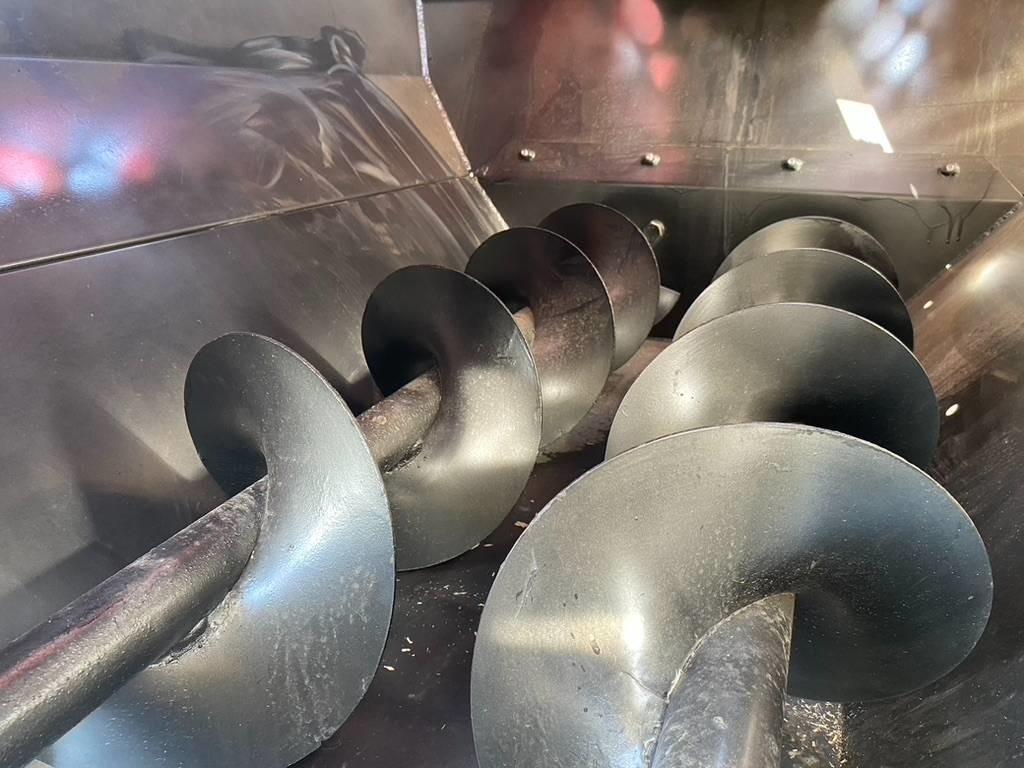 Novi Stroj za usitnjavanje slame Bizon B-1030: slika Novi Stroj za usitnjavanje slame Bizon B-1030