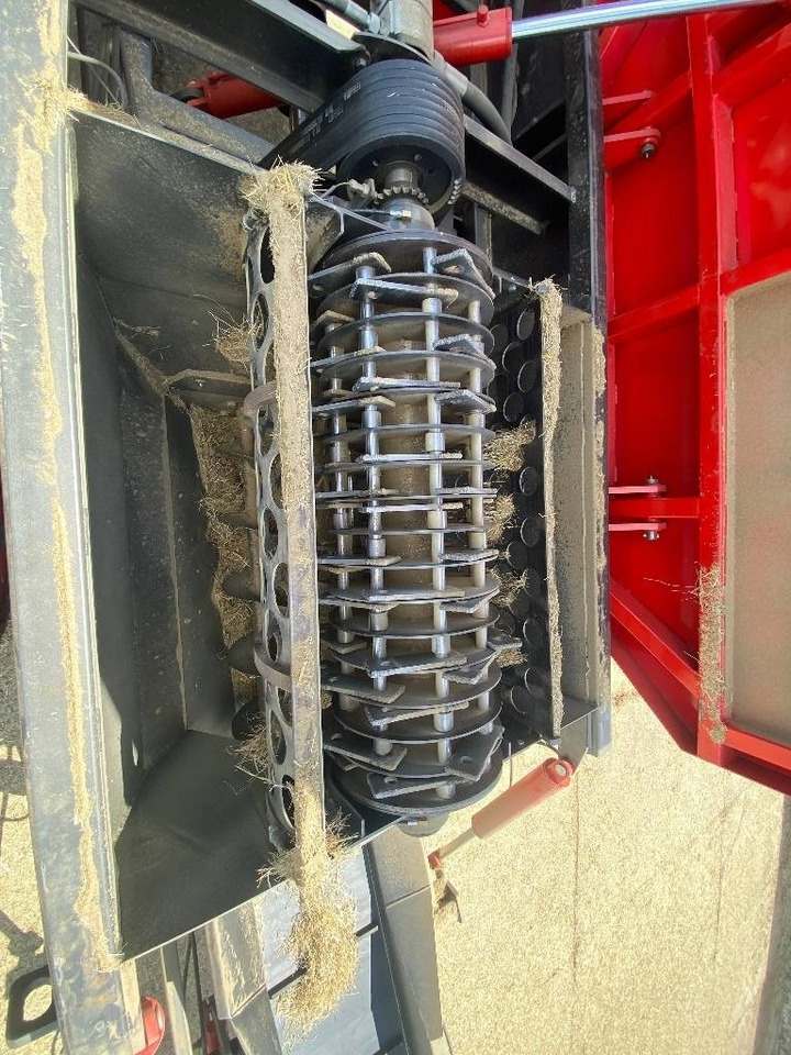 Novi Stroj za usitnjavanje slame Bizon B-1030: slika Novi Stroj za usitnjavanje slame Bizon B-1030